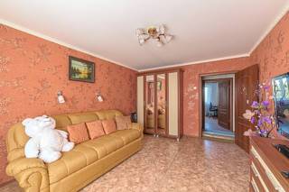 �������� ��� 400 �&sup2; �� 13 ���. � ����� ������ (�-� ��������) � ������� �����